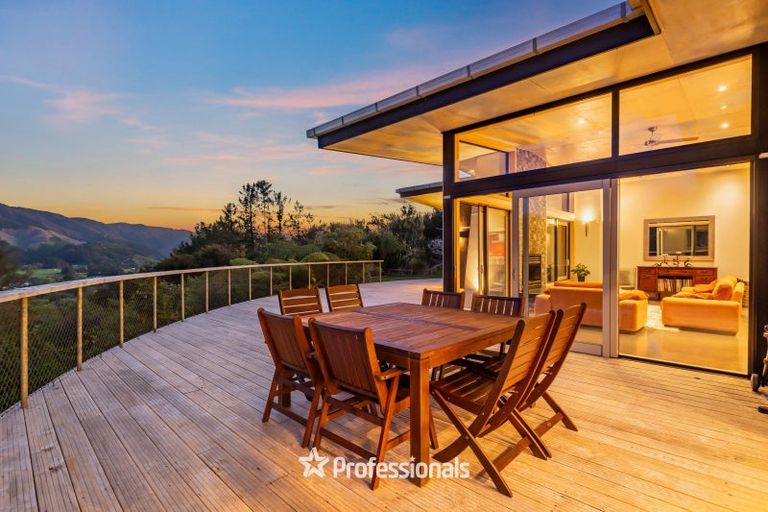 Photo of property in 12 Mount Marua Way, Timberlea, Upper Hutt, 5018