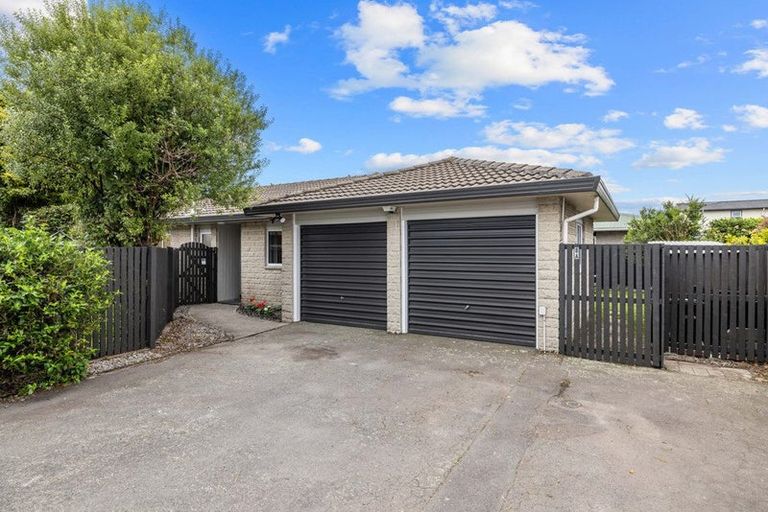 Photo of property in 8a Janet Street, Upper Riccarton, Christchurch, 8041