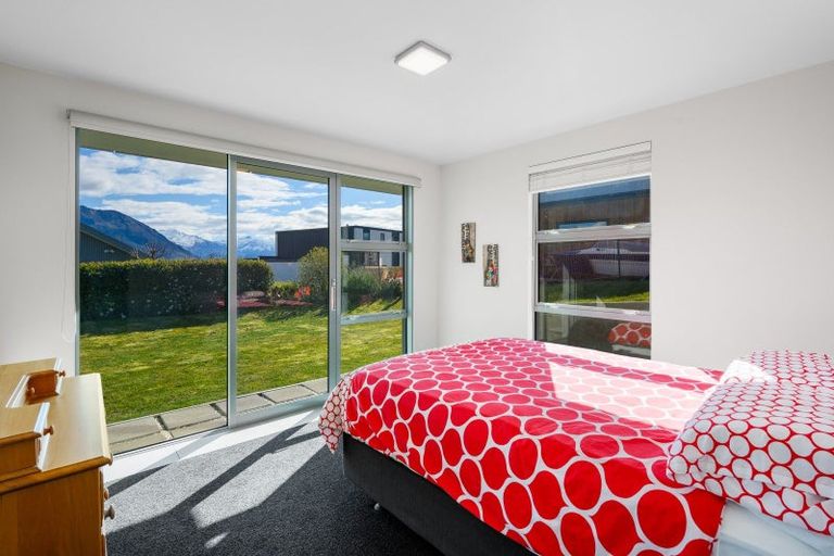 Photo of property in 5 Bovett Place, Wanaka, 9305