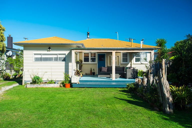 Photo of property in 79 Awapuni Road, Awapuni, Gisborne, 4010