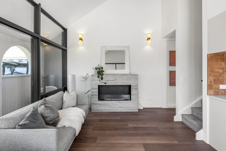 Photo of property in 2/26 Salem Place, Torbay, Auckland, 0630