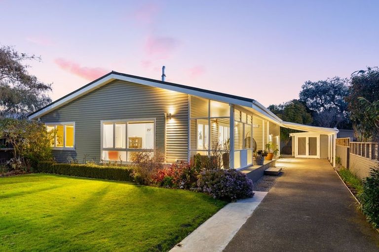 Photo of property in 12 Rawene Street, Waikanae, 5036