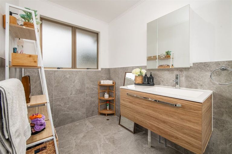 Photo of property in 8 Forest Hill Road, Henderson, Auckland, 0612