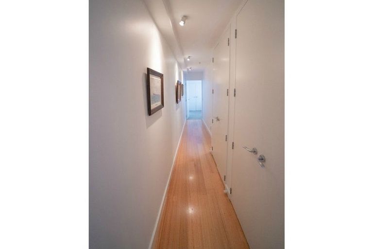 Photo of property in Aqua, 4/74 Oriental Parade, Oriental Bay, Wellington, 6011