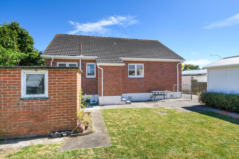 Photo of property in 140 Rangiora Avenue, Roslyn, Palmerston North, 4414