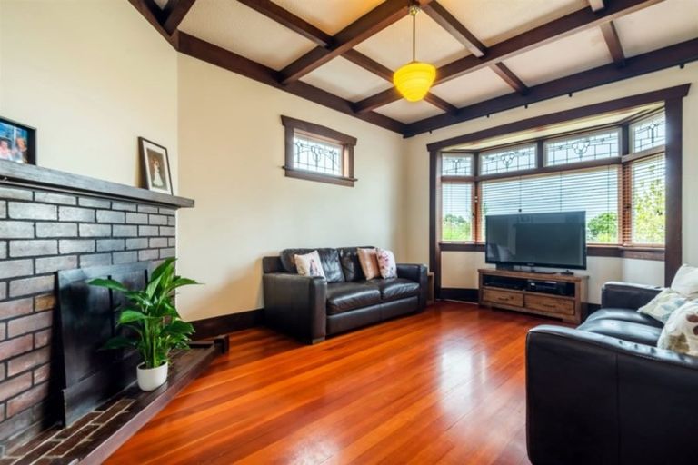 Photo of property in 2/10 Birkley Road, Bayswater, Auckland, 0622