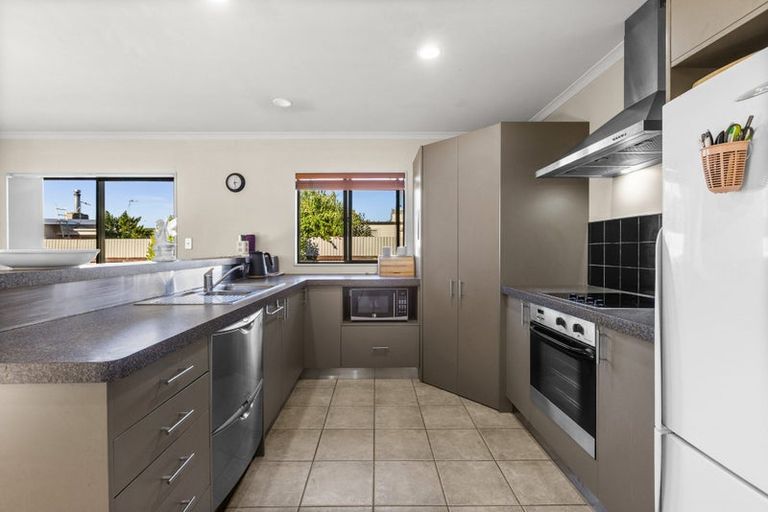 Photo of property in 9a Oxford Street, Taradale, Napier, 4112