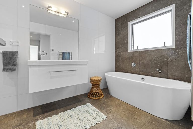 Photo of property in 12 Rangitoto Terrace, Milford, Auckland, 0620