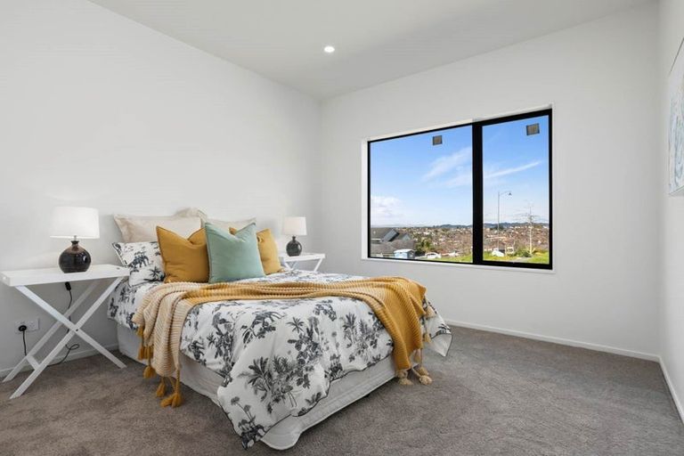 Photo of property in 85b Lake Panorama Drive, Henderson Valley, Auckland, 0614