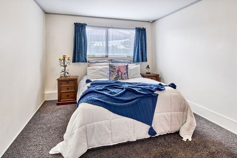 Photo of property in 6 Tortola Crescent, Grenada Village, Wellington, 6037