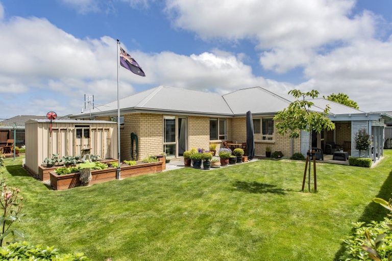 Photo of property in 28 Sequoia Way, Rangiora, 7400