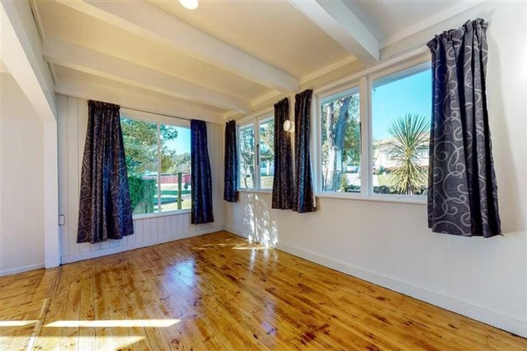 Photo of property in 14 Surprise Place, Cannons Creek, Porirua, 5024