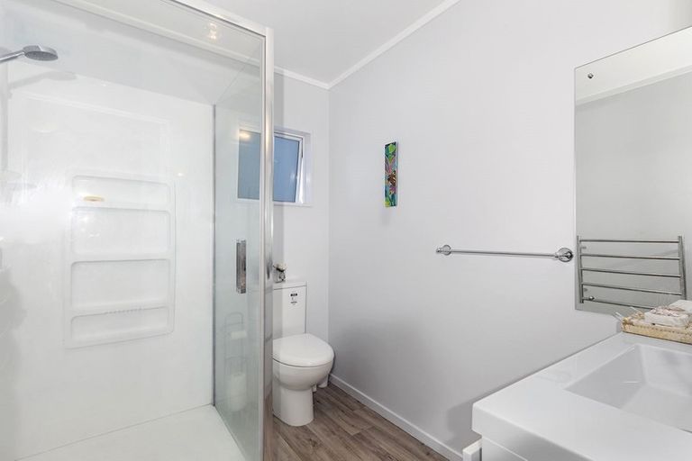 Photo of property in 2/94 Nigel Road, Browns Bay, Auckland, 0630