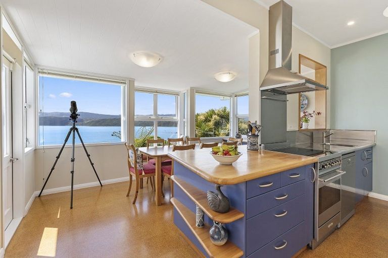 Photo of property in 66 Seatoun Heights Road, Seatoun, Wellington, 6022