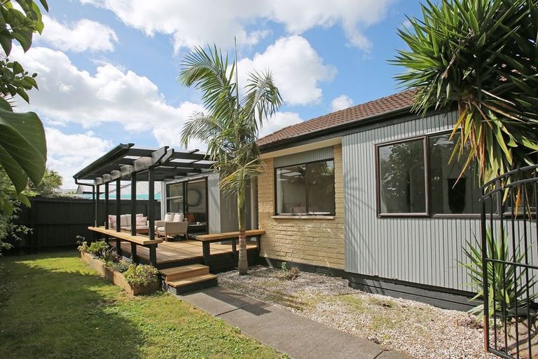 Photo of property in 1/28 Manuka Road, Glenfield, Auckland, 0629