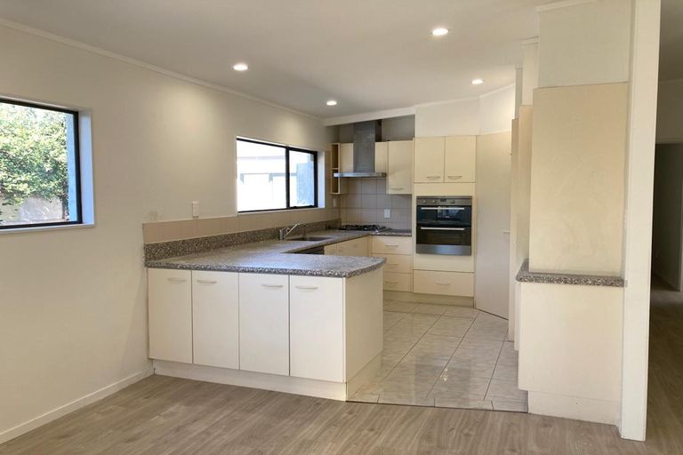 Photo of property in 10 Gulliver Place, Conifer Grove, Takanini, 2112