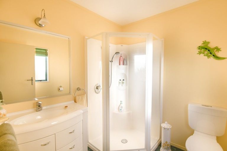 Photo of property in 2a Cambridge Terrace, Taradale, Napier, 4112