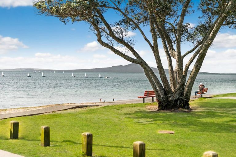 Photo of property in 2/41 Lyons Avenue, Murrays Bay, Auckland, 0630