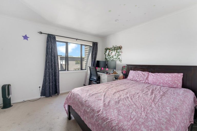 Photo of property in 19/9 Surrey Street, Tawa, Wellington, 5028