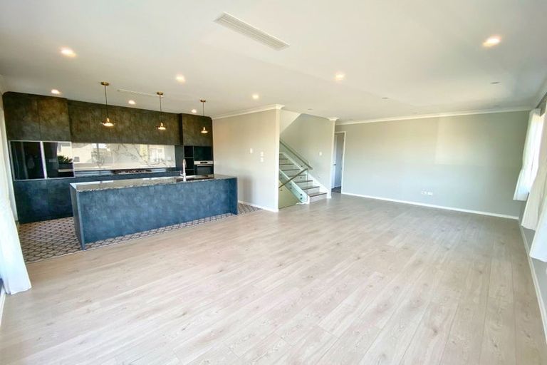 Photo of property in 42 Montgomery Avenue, Belmont, Auckland, 0622