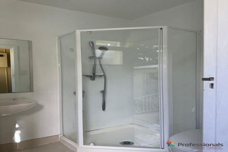 Photo of property in 11a Woodvale Road, Glen Eden, Auckland, 0602