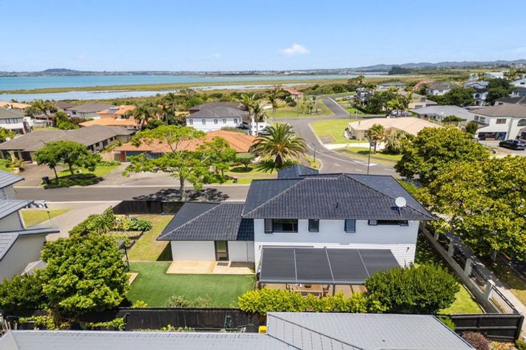 Photo of property in 2 Tollana Road, Te Atatu Peninsula, Auckland, 0610