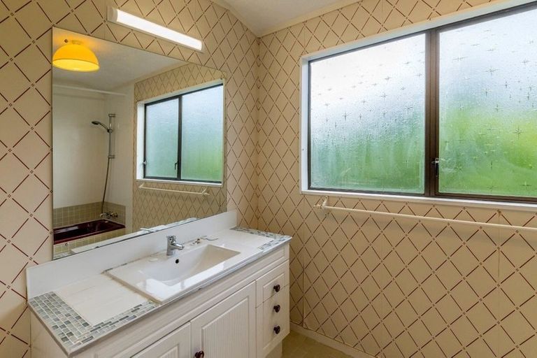 Photo of property in 10 Frances Street, Waikanae Beach, Waikanae, 5036