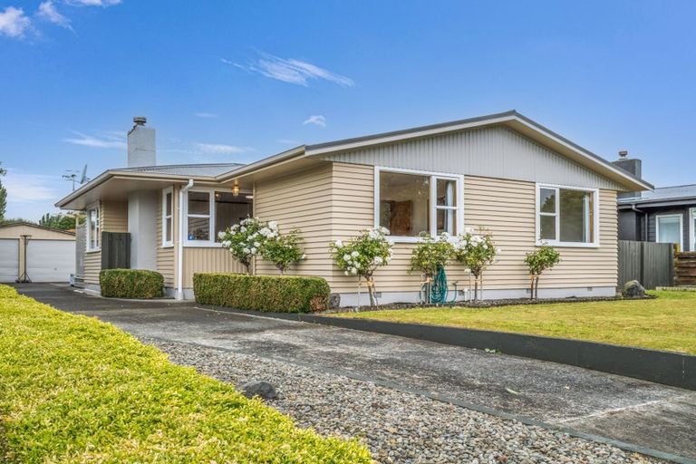 Photo of property in 9 Mokau Place, Terrace End, Palmerston North, 4410