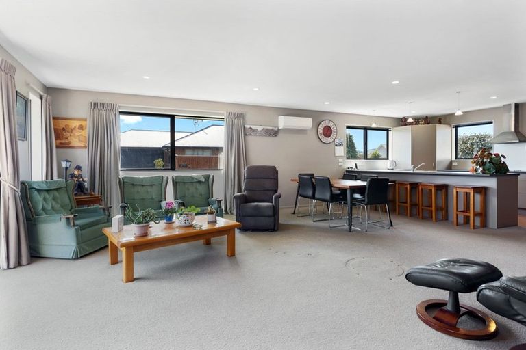 Photo of property in 9 Stonebridge Lane, Oxford, 7430