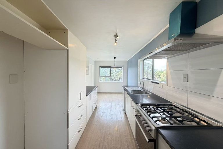Photo of property in 10 Celeste Place, Totara Vale, Auckland, 0627
