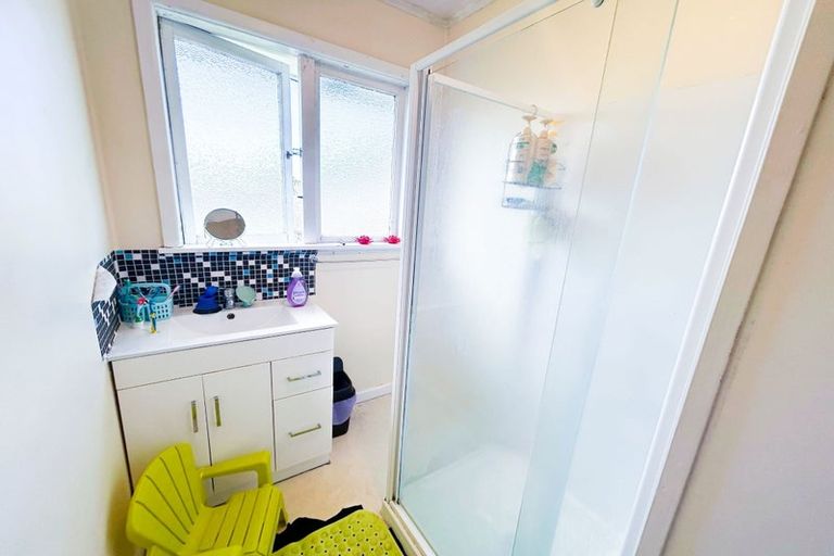 Photo of property in 52 Hutchinson Avenue, New Lynn, Auckland, 0600