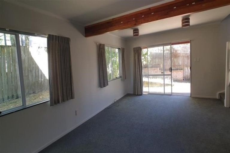 Photo of property in 2/37 Rhinevale Close, Henderson, Auckland, 0612