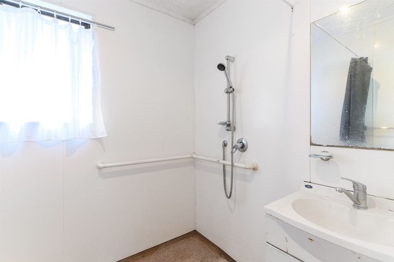 Photo of property in 2/48 Lavelle Road, Henderson, Auckland, 0612