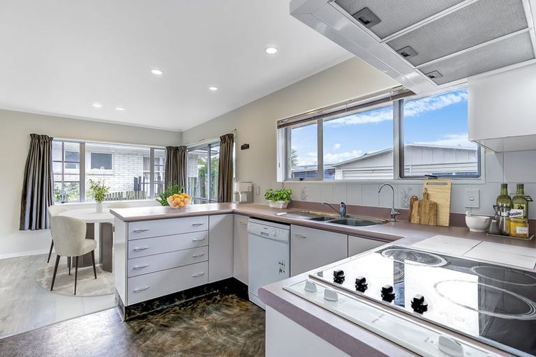 Photo of property in 37 Alison Street, Hamilton Lake, Hamilton, 3204