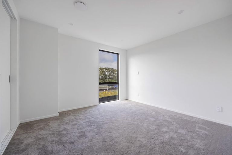 Photo of property in 4/32b Westgate Drive, Massey, Auckland, 0614