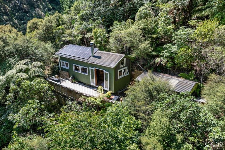 Photo of property in 159 Pinehaven Road, Pinehaven, Upper Hutt, 5019