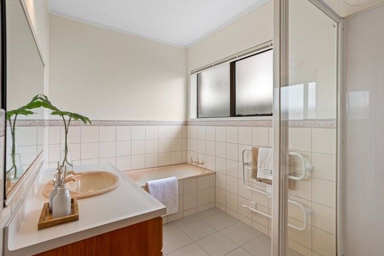 Photo of property in 22 Petrel Place, Massey, Auckland, 0614