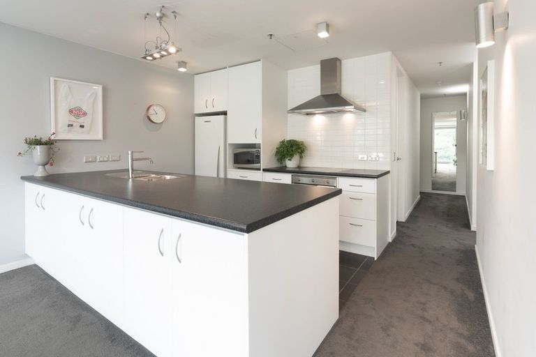 Photo of property in Montreaux Apartments, 8a/164 The Terrace, Wellington Central, Wellington, 6011