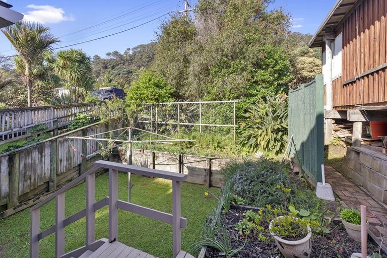 Photo of property in 15 Domain Crescent, Muriwai, Waimauku, 0881