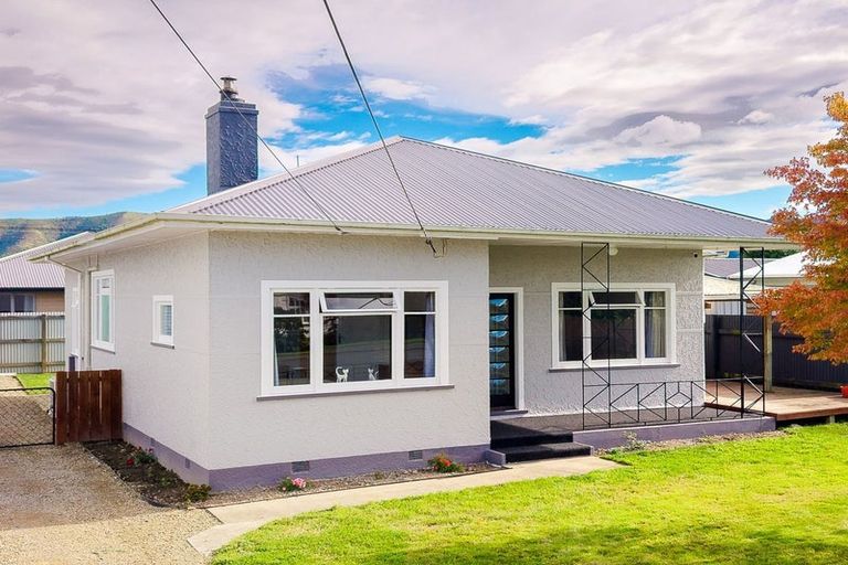 Photo of property in 37 Parsonage Road, Waimate, 7924