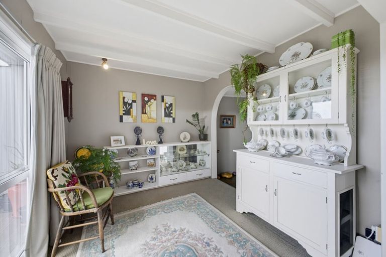 Photo of property in 205 Mangorei Road, Merrilands, New Plymouth, 4312
