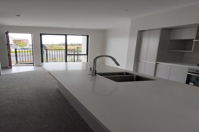 Photo of property in 32 Pennant Street, Long Bay, Auckland, 0630