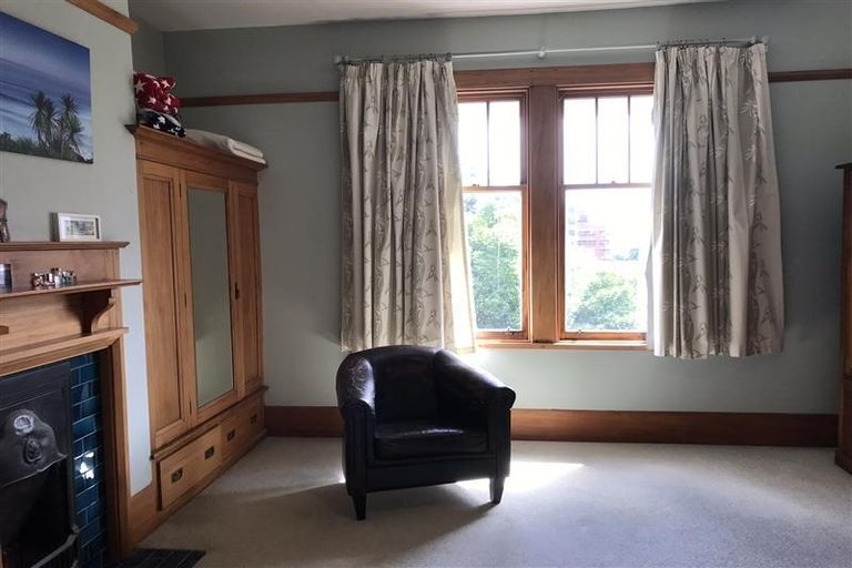 Photo of property in 58 Kelburn Parade, Kelburn, Wellington, 6012