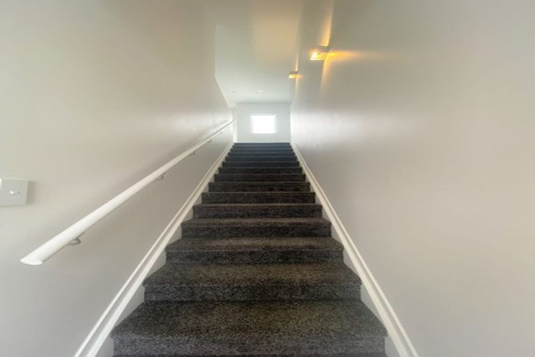 Photo of property in 102 Bellbird Street, Papakura, 2110