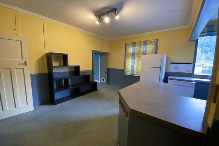 Photo of property in 41 Devon Street, Picton, 7220