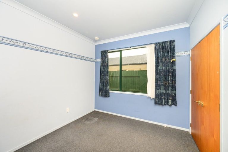 Photo of property in 8 Fernlea Avenue, Kelvin Grove, Palmerston North, 4414