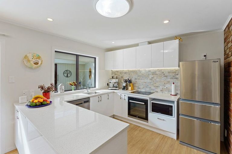 Photo of property in 10 Winara Avenue, Waikanae, 5036