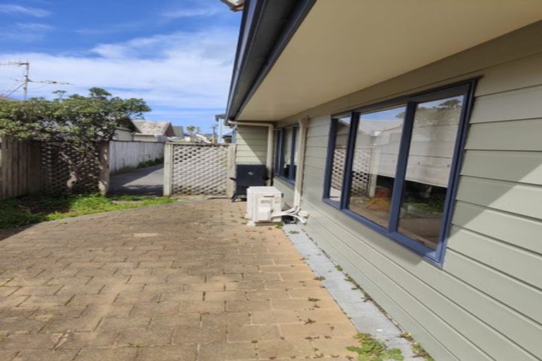 Photo of property in 162 Queens Drive, Lyall Bay, Wellington, 6022