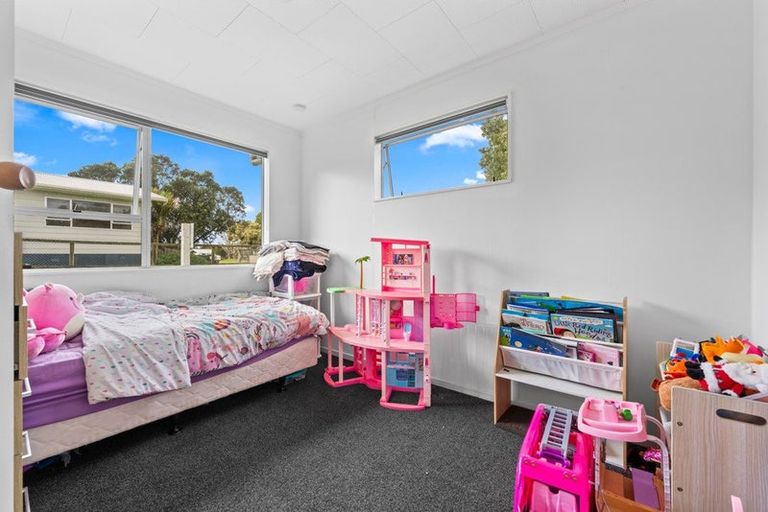 Photo of property in 14 Shearwater Street, One Tree Point, 0118