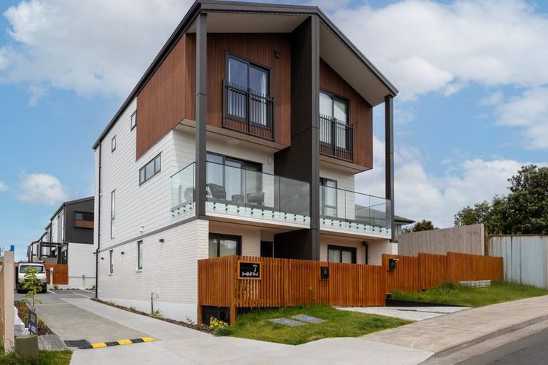 Photo of property in 8/7 Brookfield Road, Te Atatu Peninsula, Auckland, 0610